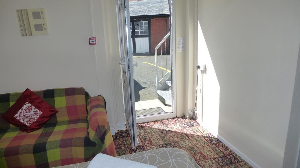 קולווין ביי Whitehall Guest House מראה חיצוני תמונה