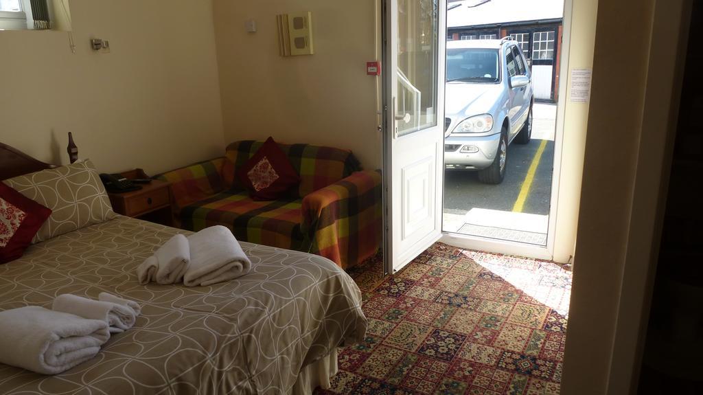 קולווין ביי Whitehall Guest House מראה חיצוני תמונה