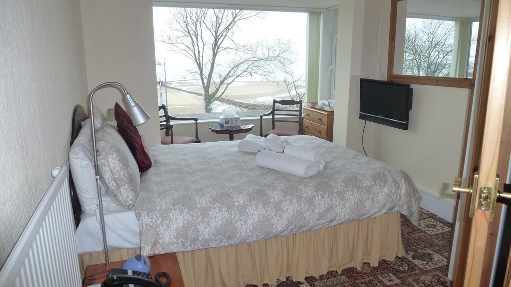 קולווין ביי Whitehall Guest House מראה חיצוני תמונה